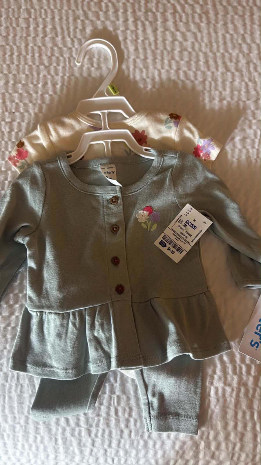 Conjunto Carter's 3 peças bebê menina cardigan, body e calça floral